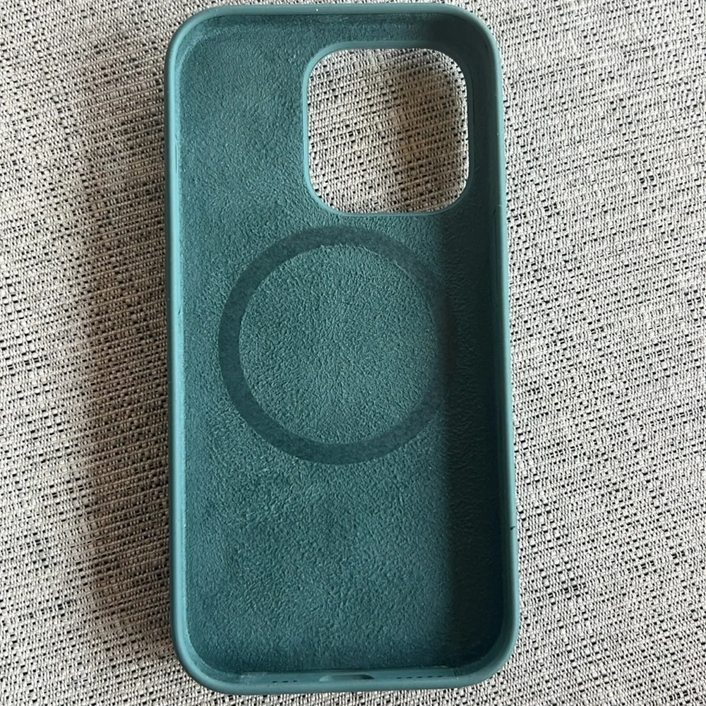 iPhone 15 Pro MagSafe Case OCTOBUDDY Silicone Phone Case - Gray/Green